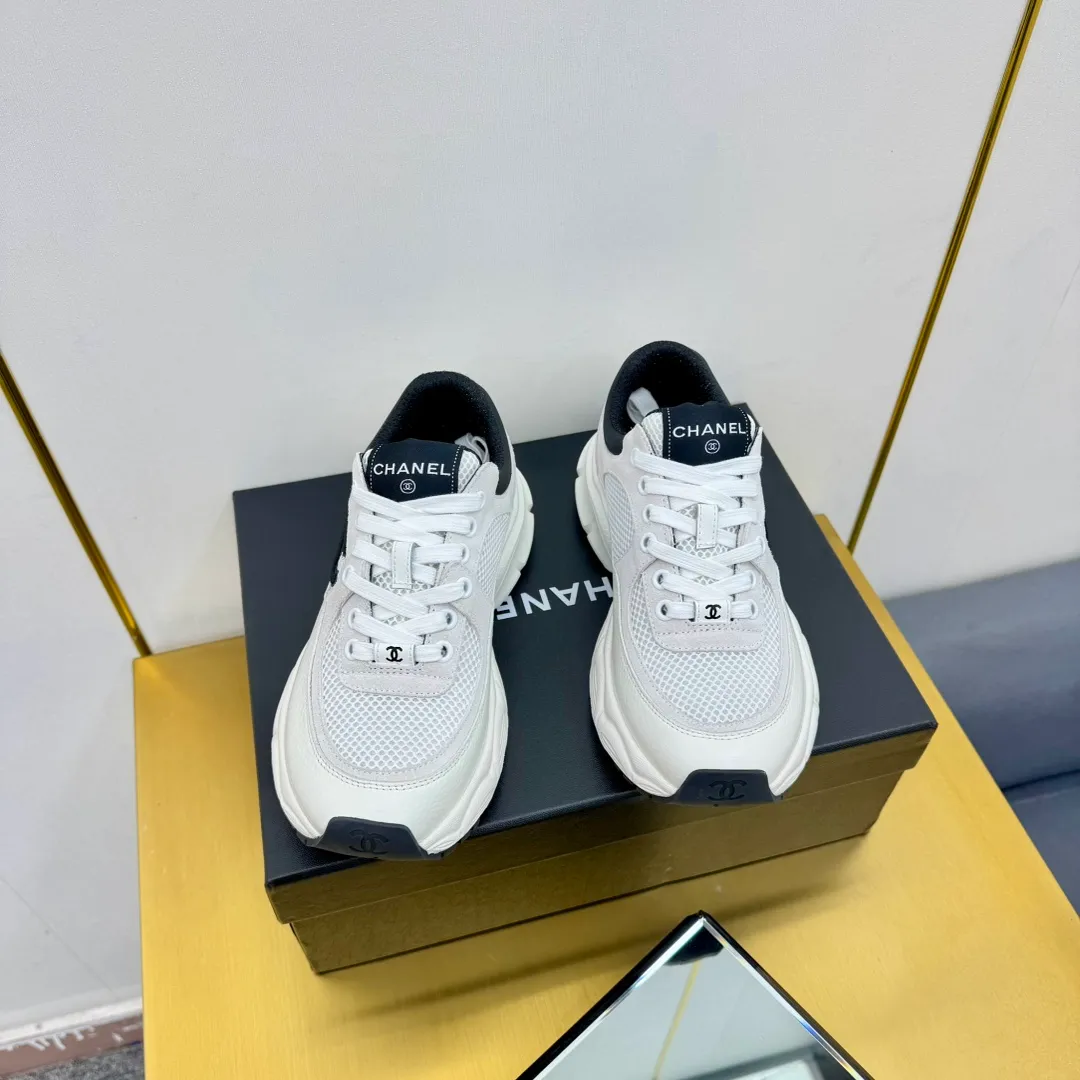 👟👟Ex-factory price 600👟👟 Upgraded version, upgraded version, upgraded version! No rebuttal accepted! ! ! ! Chanel Chanel dad shoes, couples' model for men and women - 2025 top casual sports shoes in the counter. This classic design; the upper is electro-embroidered with various techniques; ❷The inner lining is made of: original Yangli + net ❸The outsole is based on: the original TPU combination outsole. The full set of boutique packaging for women 35–41